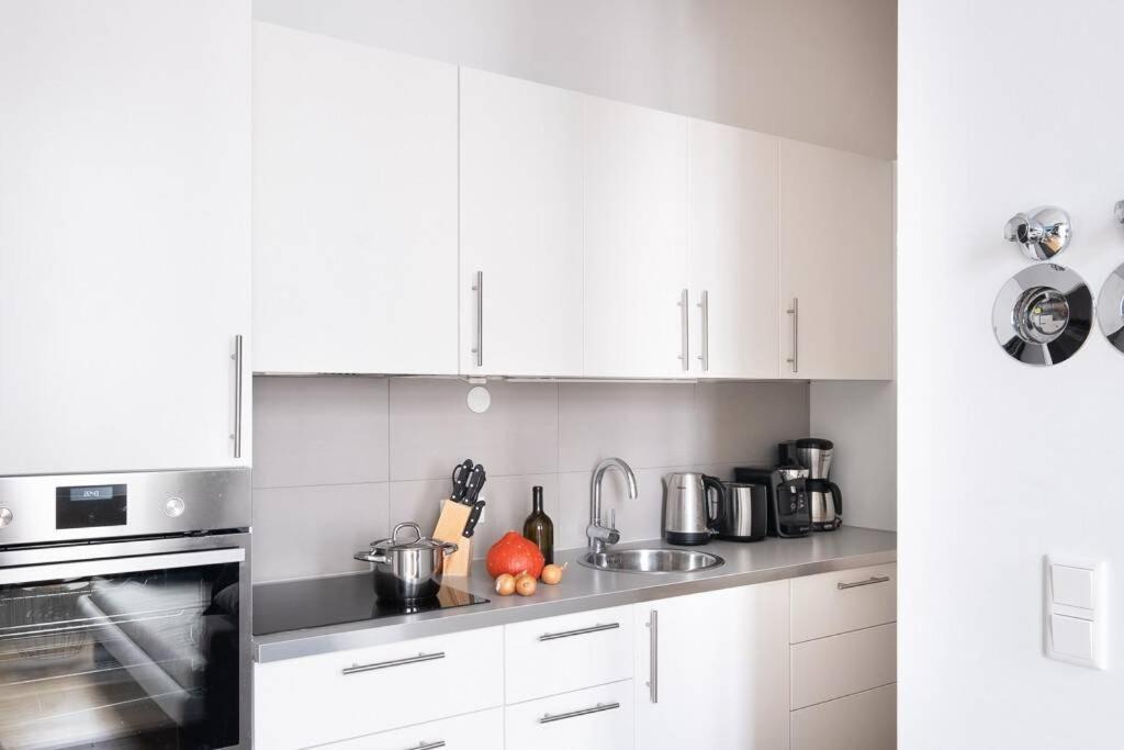 Sc 05 By Rockchair Apartments L Superhost Status L 2 Bedrooms Boxspringbeds Balcony Elevator - Cozy Family & Business Flair Welcomes You! Berlin Luaran gambar