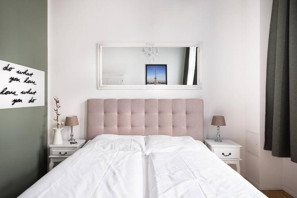 Sc 05 By Rockchair Apartments L Superhost Status L 2 Bedrooms Boxspringbeds Balcony Elevator - Cozy Family & Business Flair Welcomes You! Berlin Luaran gambar