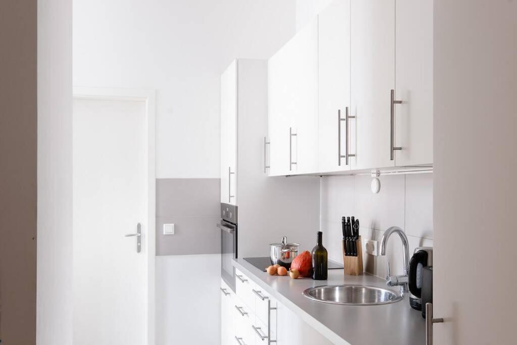 Sc 05 By Rockchair Apartments L Superhost Status L 2 Bedrooms Boxspringbeds Balcony Elevator - Cozy Family & Business Flair Welcomes You! Berlin Luaran gambar